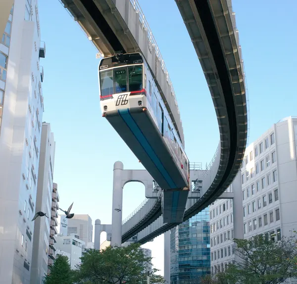 千葉都市モノレールが走る千葉市の街並み