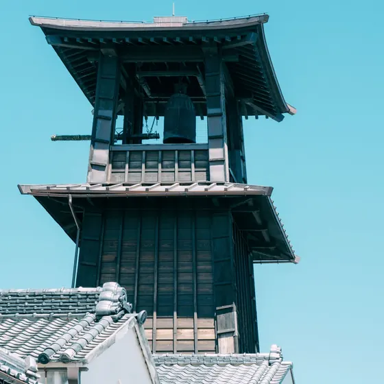 青空を背にした川越の「時の鐘」